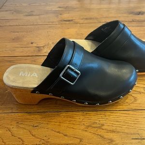 MIA Apollo Low Retro Black Clogs